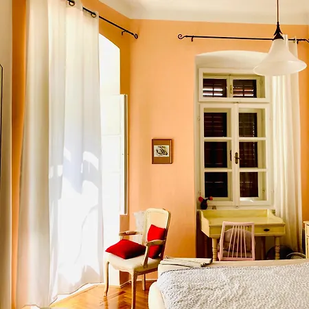 In The Center & & Quiet Póla