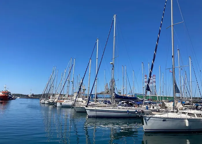 In The Center & & Quiet Appartement Pula